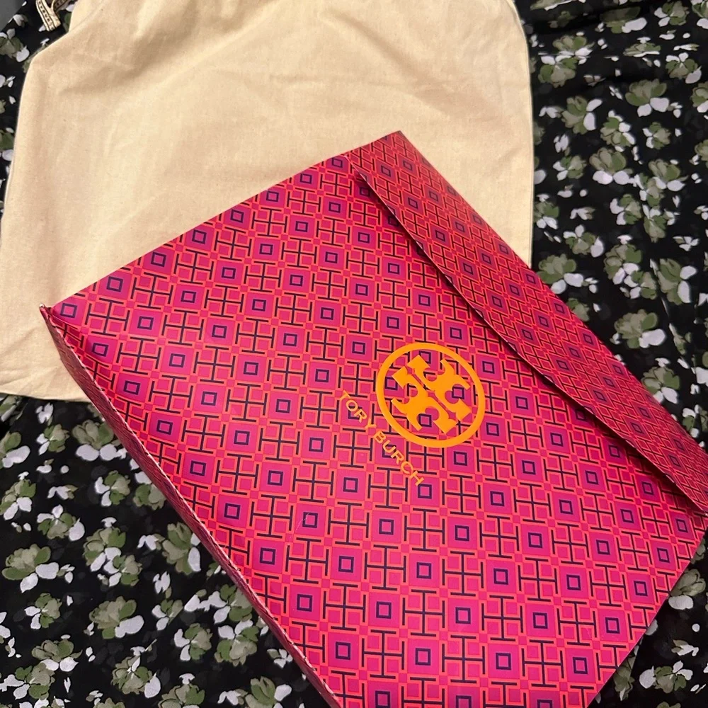 Tory Burch Lee Radziwill Shoulder Bag in Black Croc-Embossed Leather - Picture 14 of 16